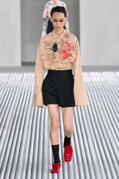 Look 25
